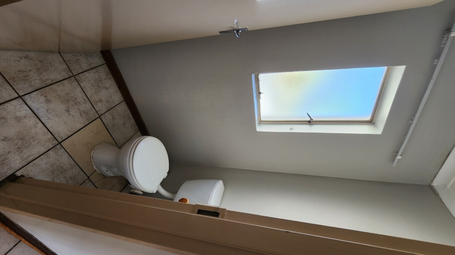 To Let 2 Bedroom Property for Rent in Kannoniers Park North West